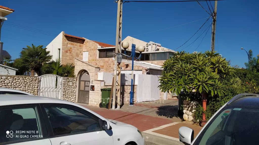 Con terrazza, tranquillo, in strada tranquilla, vicino al mare, vista mare, piacevole, spazioso, completamente arredato, grande giardino, soffitti alti, ristrutturato
