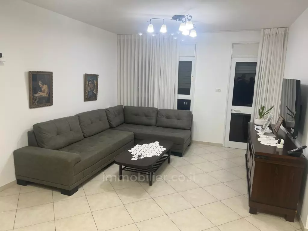 Quartiere francofono di Youd Bet, vendesi bellissimo appartamento di 4 locali