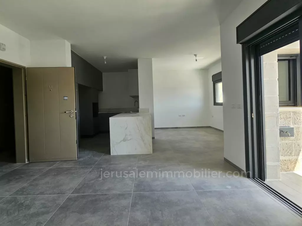 דירה חדשה להשכרה בקטמון במיקום מרכזי במיוחד – JERUSALEM IMMOBILIER 026786595