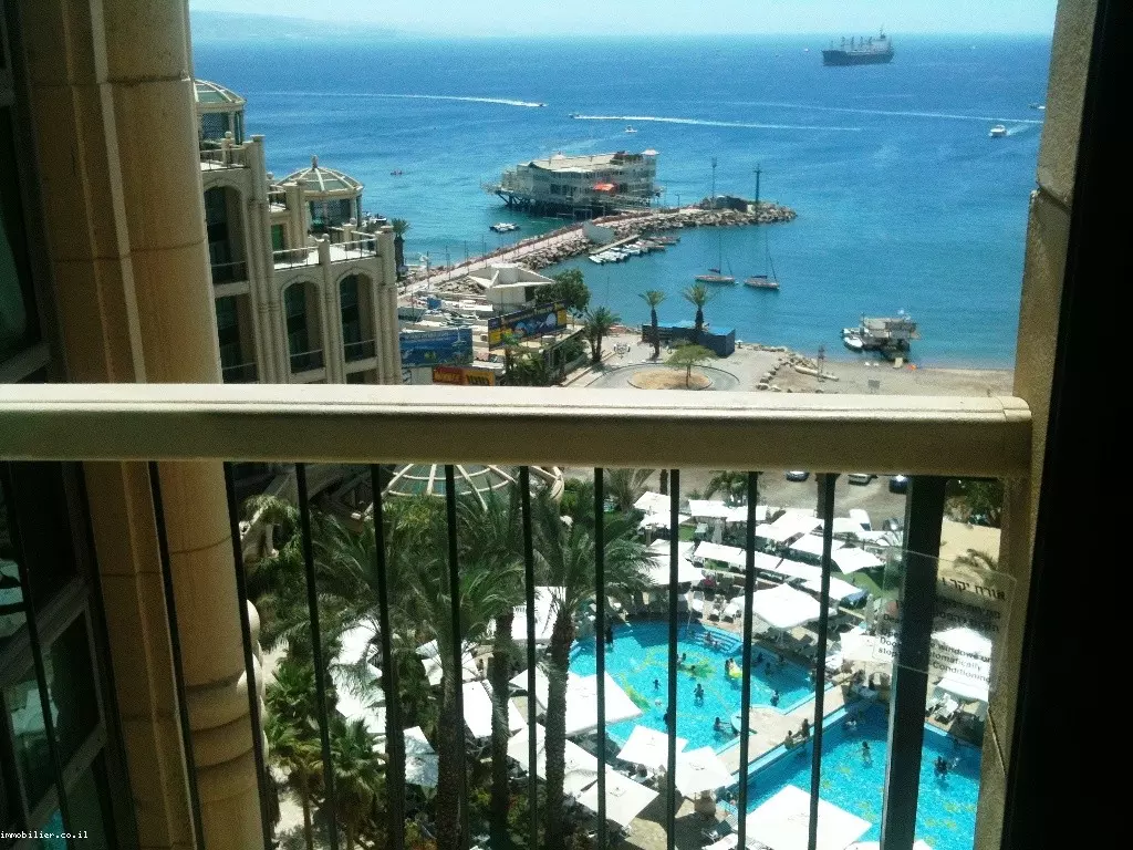 Balcone sul mare, Buona posizione, Buona opportunità, Piano alto con vista, Alto livello, Lussuoso, Vicino al mare, Vista mare, Da non perdere!, Piacevole, Ben progettato, Luminoso, Buoni orientamenti, In buone condizioni, Completamente arredato, Magnifico, Progetto di qualità