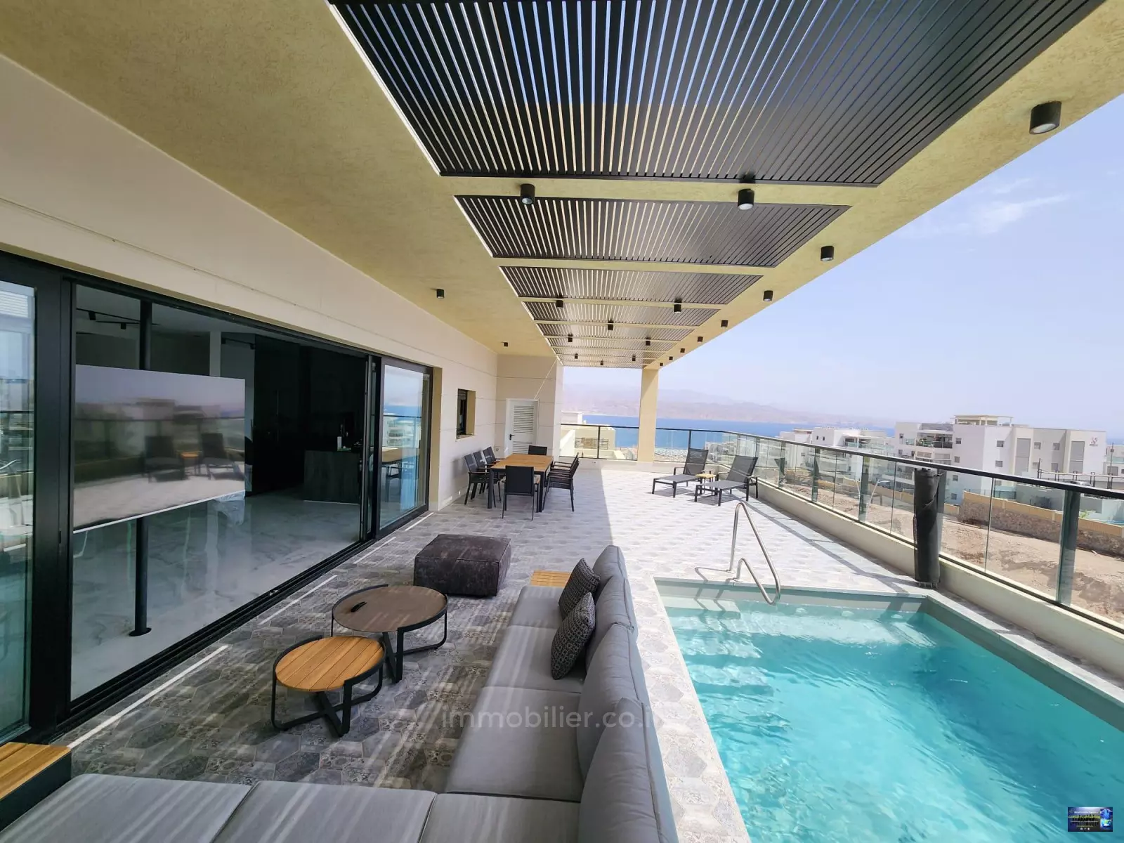 con terrazza,tranquillo,in un bellissimo edificio,investito,particolare,Balcone sul mare,Buona posizione,Posto tranquillo,Piano alto con vista,grande,Di alto standing,di lusso,Vicino al mare,Vista mare,Da non perdere,grazioso,ben arredato,luminoso,in un nuovo edificio,nuovo,spazioso,Bellissimo appartamento,Buon affare,Buone indicazioni,Soffitti alti,Magnifico,Progetto di qualità