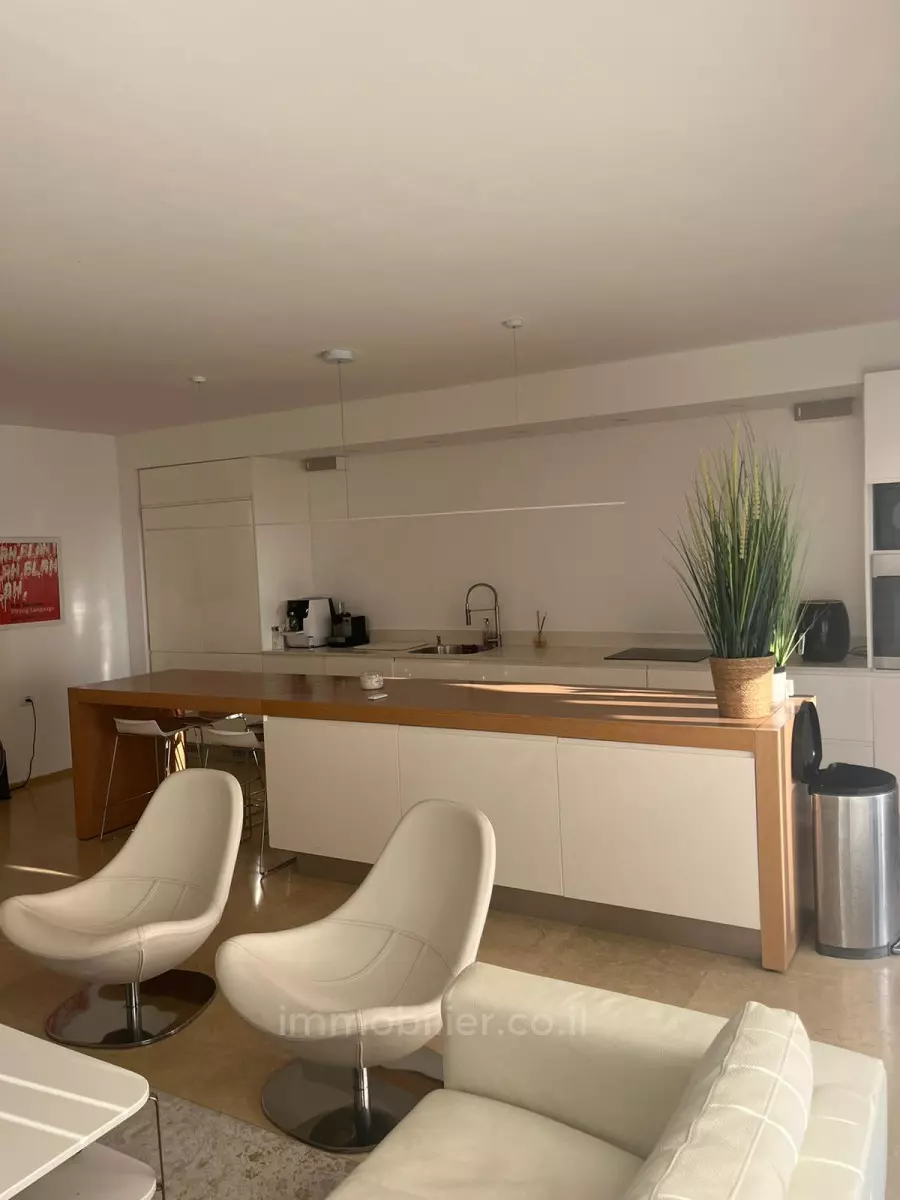 Sublime 4 locali familiare con terrazza, parcheggio e cantina