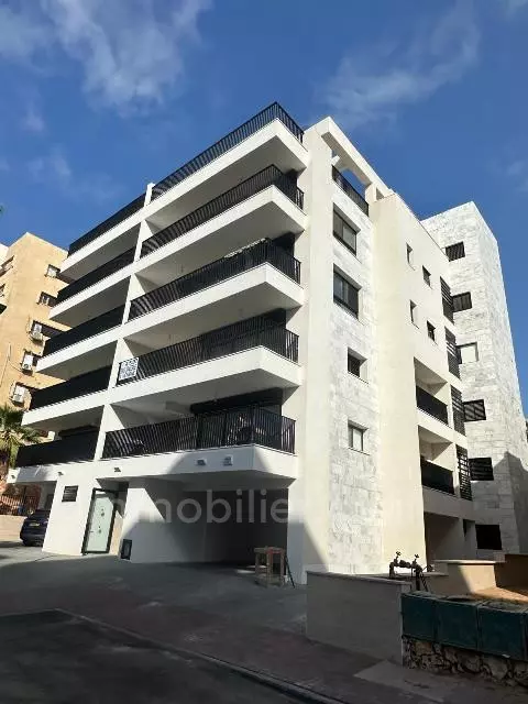 Da non perdere,con terrazza,Bellissimo appartamento,ben arredato,Buona posizione,in un bellissimo edificio,in un nuovo edificio,grande,nuovo,Vicino al mare,spazioso