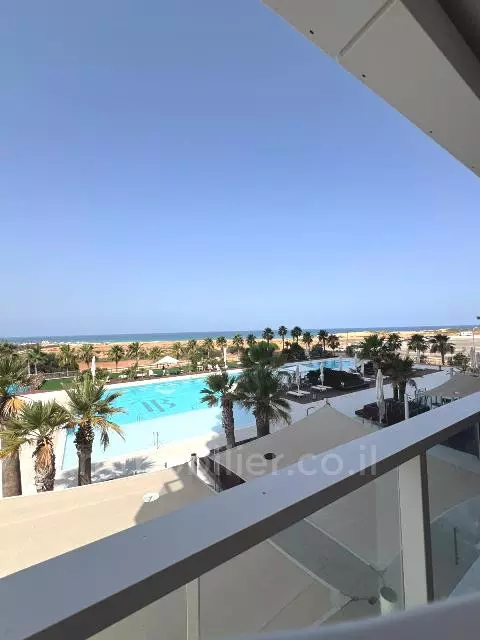 con terrazza,Bellissimo appartamento,ben arredato,Buona posizione,grande,Di alto standing,investito,di lusso,Magnifico,Vicino al mare,spazioso,Vista mare