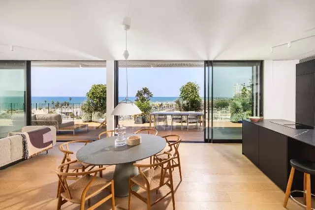 con terrazza,Bellissimo appartamento,ben arredato,Buona posizione,in un bellissimo edificio,grande,Magnifico,spazioso,Vista mare