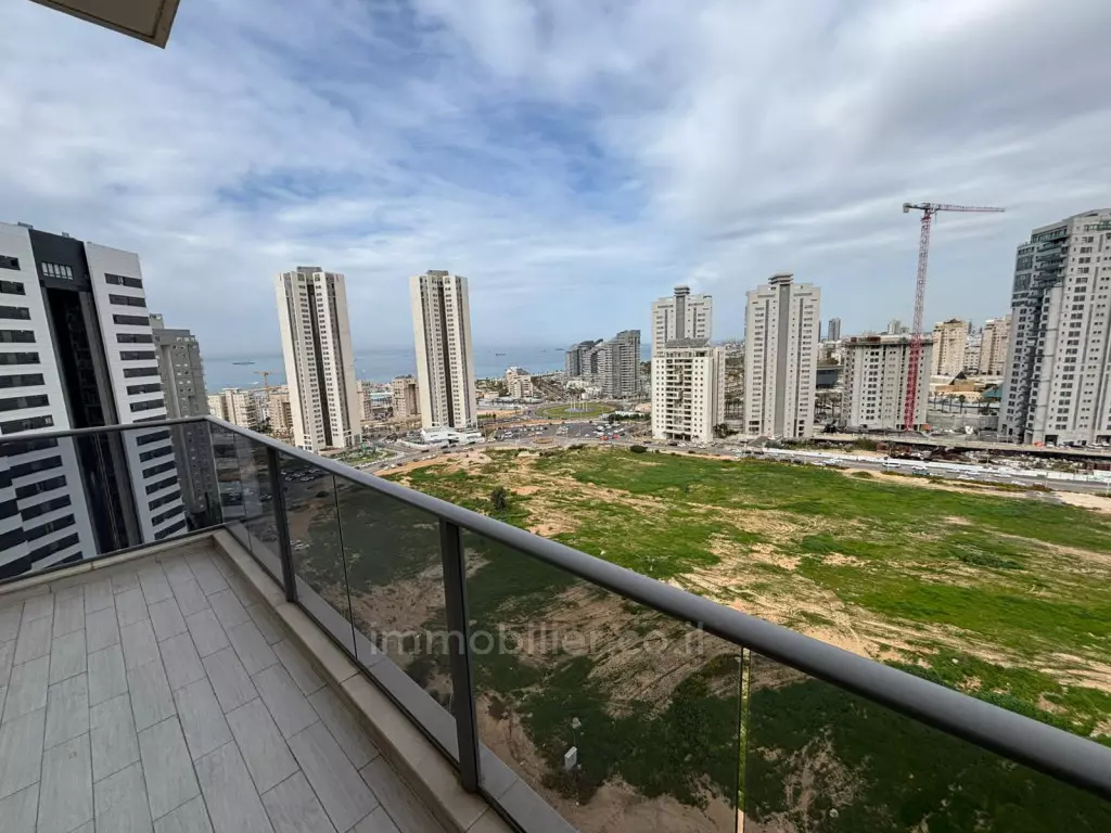 Grande appartamento 5 locali in vendita, piano alto con vista mare, Maar, Ashdod