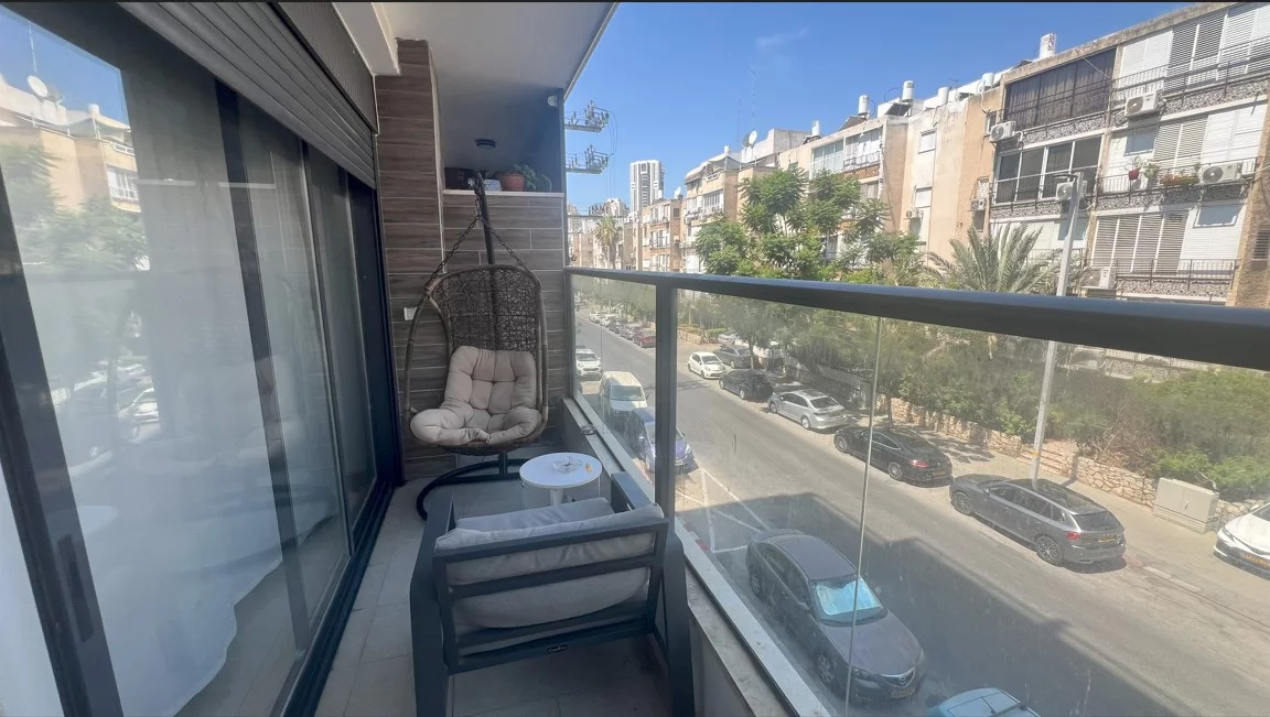 Emplacement idéal ! Grand 3 pièces à vendre proche de la mer et des commerces, Centre-ville, Bat Yam