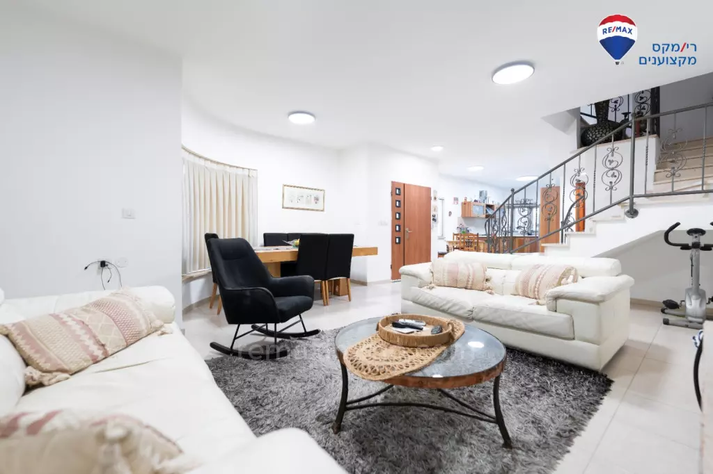 Casa familiare nel quartiere residenziale ambito Haotsar di Hadera, un sogno a questo prezzo!