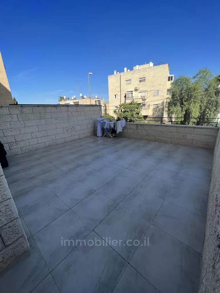 RARO! Piano terra 4 locali con giardino di 140m²