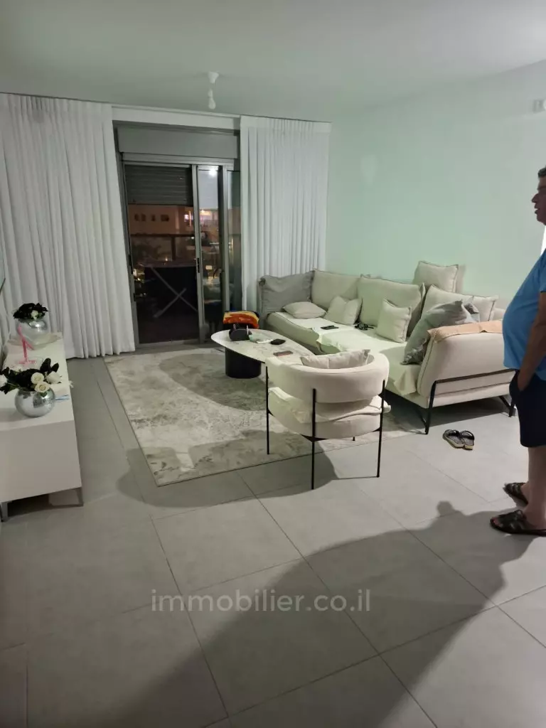 דירת 3 חדרים יפה בשכונת אגמים