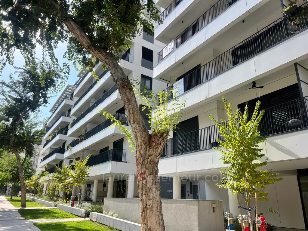 Bellissimo edificio nuovo. Vicino a Kikar Hamedina
