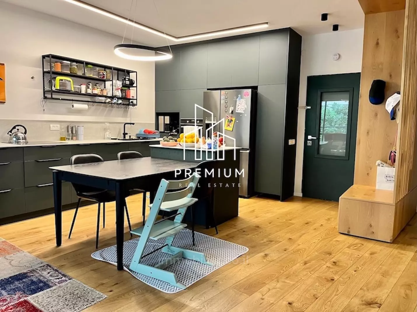 IN VENDITA – AMPIO APPARTAMENTO DI 3 LOCALI NEL QUARTIERE BOGRASHOV