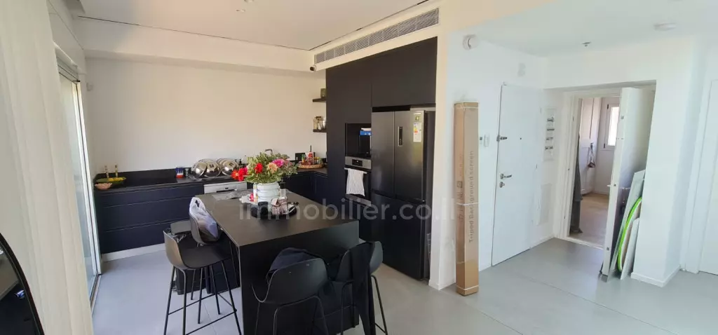 Penthouse spettacolare in edificio nuovo (2021) – A due passi dallo Shuk HaCarmel e Nahalat Binyamin