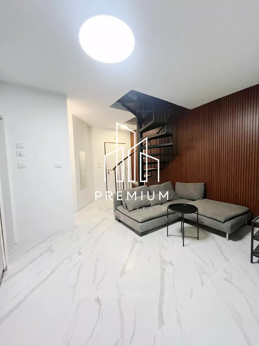 Superbo duplex 3 locali con terrazza e vista mare