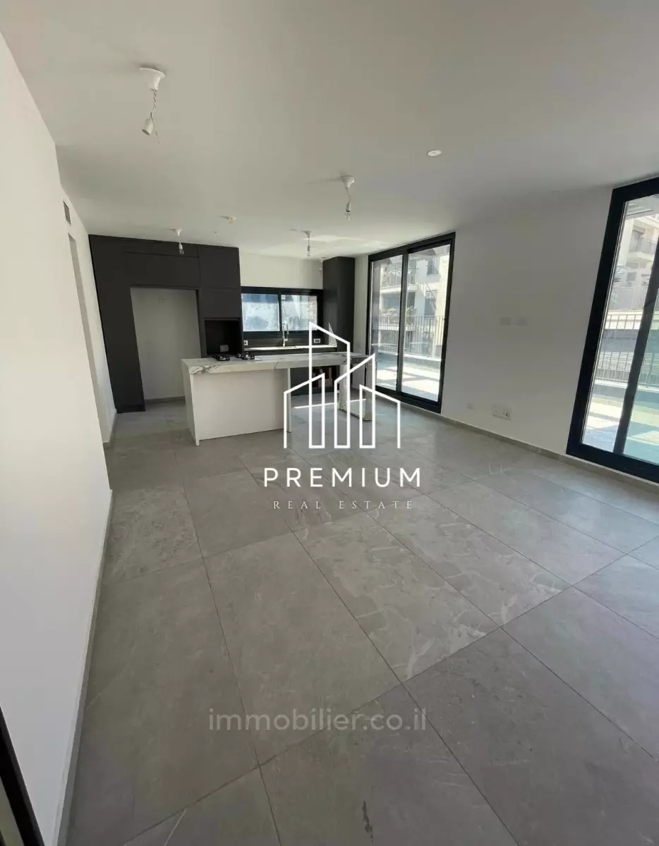 VENDESI – DUPLEX ATTICO 3 LOCALI A FLORENTIN