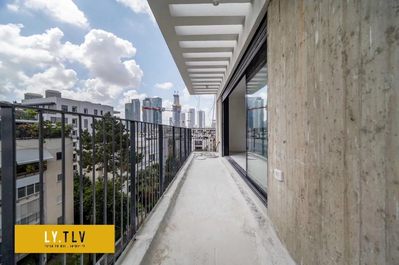 דירת 5 חדרים מפוארת בבניין חדש ושקט ליד כיכר המדינה