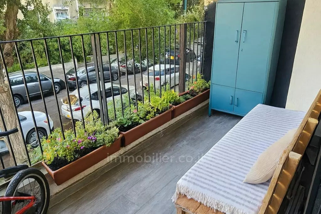 VENDESI – APPARTAMENTO COME NUOVO 3 STANZE RISTRUTTURATO DOPO TAMA – SHLOMO HAMELEKH, TEL-AVIV