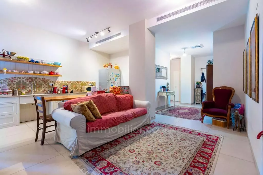 Piano terra con terrazza nel cuore di Shenkin – Tel-Aviv