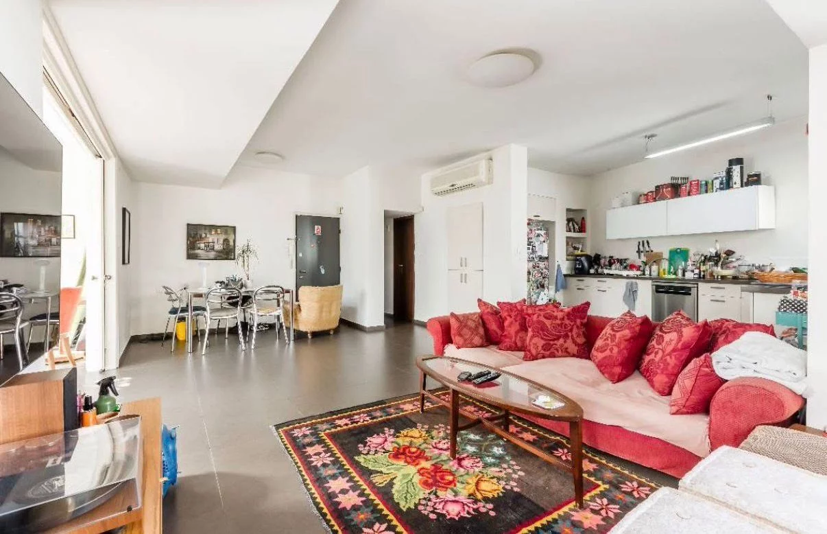 Intero piano di 132 m² con quattro esposizioni, angolo Massada / Be'er Tuvia